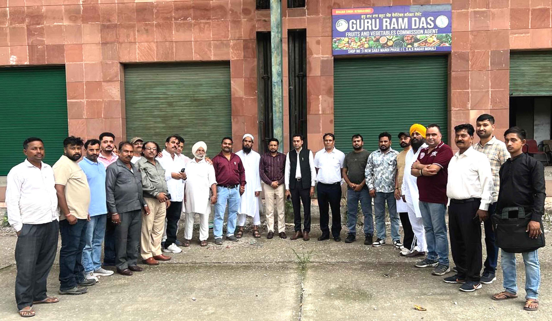Mandi Board hands over 15 shops in the main vegetable and fruit market located in Phase-11 to the allottees: Chairman Govinder Mittal